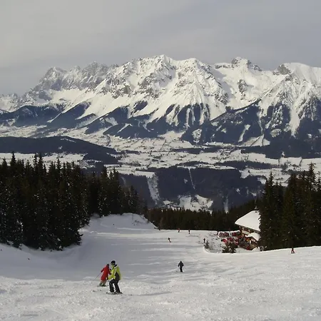 Alpine Club Apartmanhotel 4*